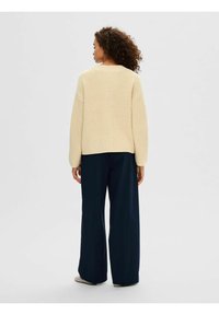 Selected Femme V AUSSCHNITT - Maglione - birch