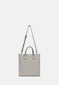 Szara skórzana torba na ramię z podwójnymi uchwytami i regulowanym paskiem. Posiada akcenty w kształcie serca i kontrastowe przeszycia.