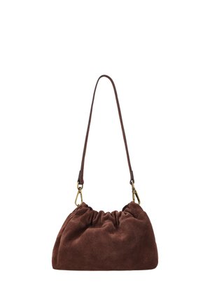 Geantă maro de umăr din piele întoarsă, cu partea superioară adunată și o curea subțire detașabilă prinsă cu cleme aurii.