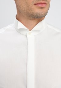Seidensticker SHAPED FIT - Camicia elegante - weiss