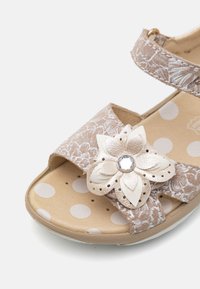 Miniaturna slika 6