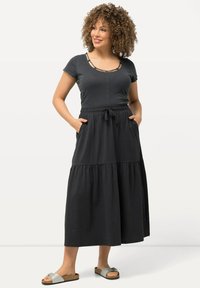Ulla Popken STRUKTUR VOLANT ELASTIKBUND - Falda acampanada - asphalt gray