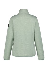 Gewatteerde groene fleecejas met een hoge kraag, voorzien van een geometrisch patroon en een zwarte knoopaccent op de linkermouw.