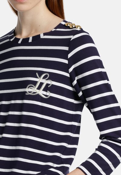 Marineblauw en witte gestreepte langemouwtop met een zilver geborduurd 'L' logo en gouden knoopaccenten op de schouder. Gemaakt van katoen.