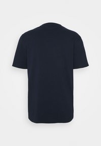 Mörkblå bomull t-shirt med en klassisk rund halsringning och korta ärmar, med en jämn textur och en avslappnad passform.