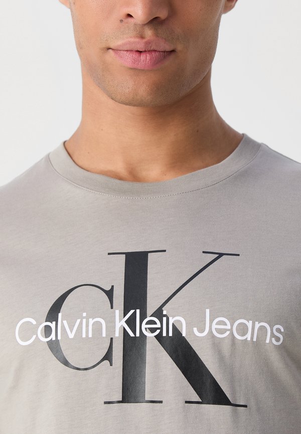 SEASONAL MONOLOGO TEE - Print T-shirt - elephant skin4