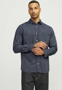 R.D.D. ROYAL DENIM DIVISION RELAXED FIT - Vapaa-ajan kauluspaita - navy blazer