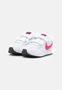 Nike Sportswear NIKE MD VALIANT (TDV) - Sapatilhas - pure platinum/dark smoke grey/sangria/pink prime