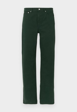 Groene katoenen broek met een recht gesneden ontwerp, voorzien van een ritssluiting, vijf zakken en zilverkleurige knopen. Soepele textuur, zonder zichtbare patronen.