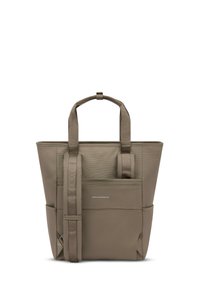 Tote bag in gedempt olijfgroen, gemaakt van textuur nylon. Beschikt over dubbele handvatten, een verstelbare schouderriem en een voorvak met branding.