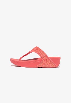 Koraalroze teenslipper met een gestructureerde, glinsterende band en een stevige zool. Heeft een lichte sleehak met een gladde afwerking.