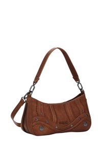 Borsa a spalla in pelle marrone con design curvo, cuciture decorative, borchie metalliche e una tracolla regolabile. Inclusa una tasca con zip.