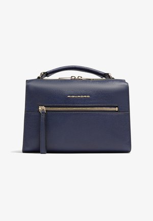 Marineblauwe leren handtas met handvat aan de bovenkant, voorkant ritsvak met verticale trekker en goudkleurig "Piquadro"-logo gecentreerd boven het vak.