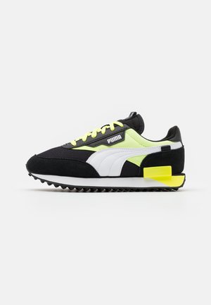 Sneakers - black