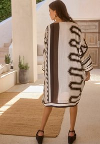 Next SPLICED LONGLINE KIMONO  - Plašt - black white brown geo