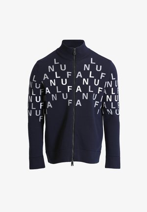 Marine blouson met hoge kraag; voorzien van verspreide witte letters "L," "U," "N," "F," die een patroon over de stof vormen.