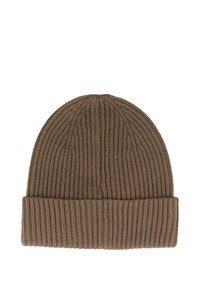 Bruine gebreide beanie met een ribbelstructuur, voorzien van een opgerolde manchette en een ronde kroon, gemaakt van zachte, warme stof.