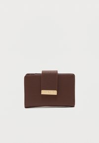 Nevybrané, dark brown