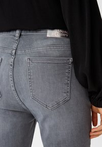 comma casual identity MIT WASCHUNG - Slim fit jeans - schiefergrau