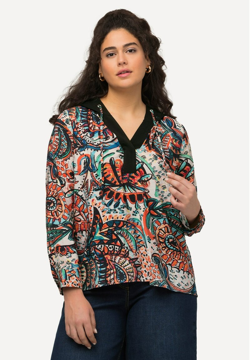 Bunte gemusterte Bluse aus leichtem Stoff. Verfügt über einen schwarzen V-Ausschnitt und lange Ärmel mit detailliertem grafischem Design in verschiedenen Farben.