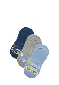 Tres pares de calcetines tobilleros que incluyen un calcetín azul marino con un gráfico de sol, un calcetín gris con acentos florales y un calcetín azul con un diseño de furgoneta y sol.