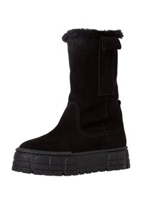 Stivale alla caviglia in suede nero con colletto peloso, suola nera in gomma chunky e linguetta laterale, caratterizzato da cuciture rinforzate e superficie liscia.