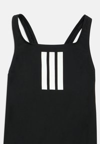 Μαύρο αμάνικο τοπ με τρεις κάθετες λευκές ρίγες στο μπροστινό μέρος, κατασκευασμένο από λείο, ελαστικό ύφασμα για άνεση.