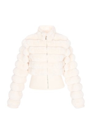 Witte nepbont crop-jack met geribbeld ontwerp, hoge kraag en een voorkeursluiting. Heeft puffy, cilindervormige mouwen voor extra volume.