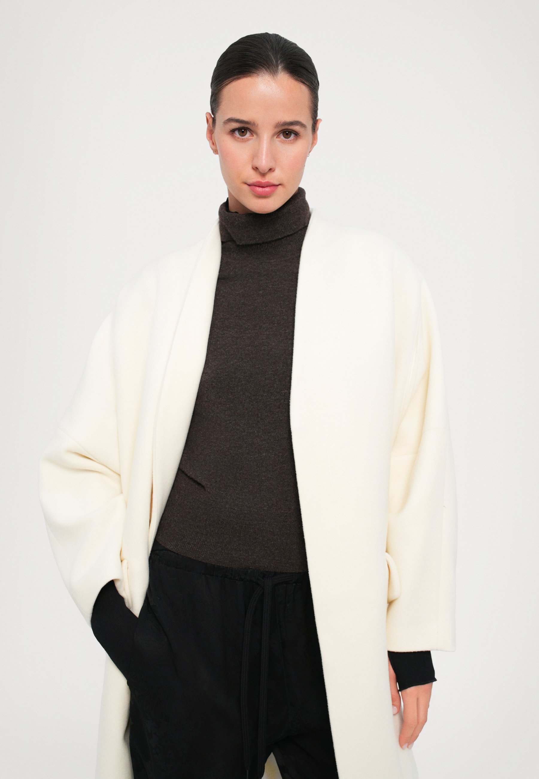 【関税&送料込】Mm6 Maison Margiela Ivory Wool Blend Coat Maison Margiela Peached single-breasted Coat | Neutrals