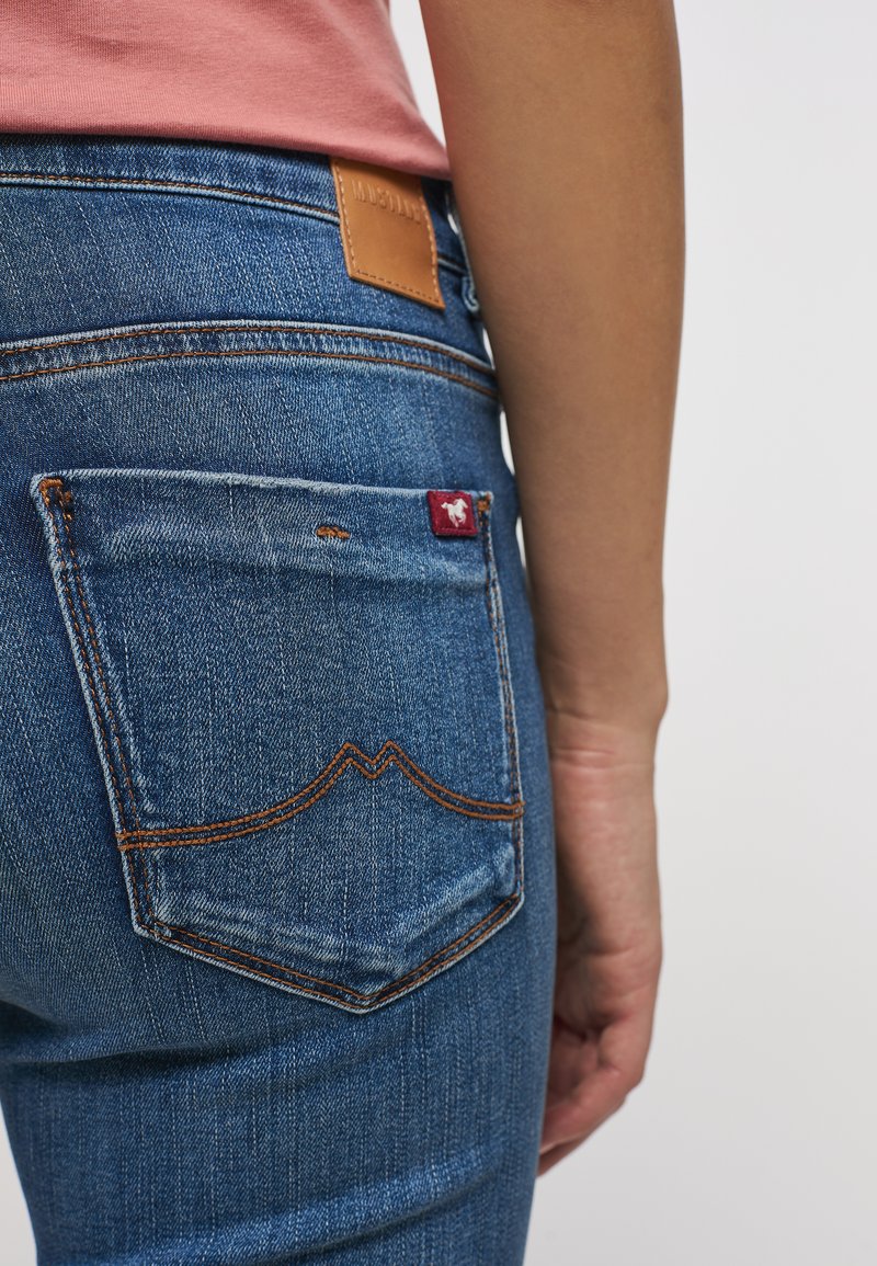 Dámské džíny - Mustang - QUINCY SKINNY - úzké světle modré - JeansShop-Janska
