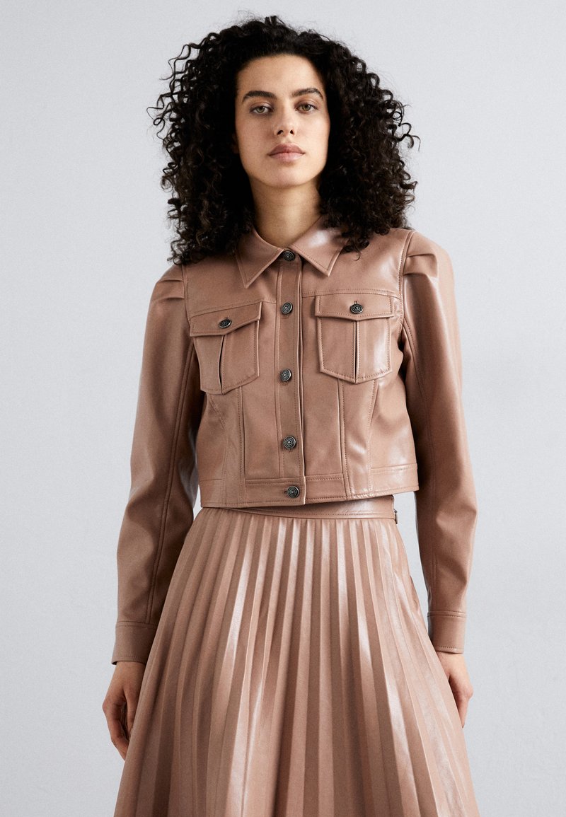 Cinq à Sept - DELLA JACKET - Keinonahkatakki - mocha, Suurenna