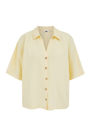 Vaaleankeltainen, lyhythihainen napillinen paitapusero, jossa on kaulus ja viisi nappia edessä, esillä valkoisella taustalla.