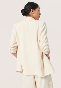 Thumbnail Image 3