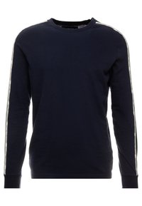Navyblaues Langarm-T-Shirt aus Baumwolle, mit weißen und grünen Seitestreifen und Text. Rundhalsausschnitt und gerippte Bündchen. Glatte Textur.