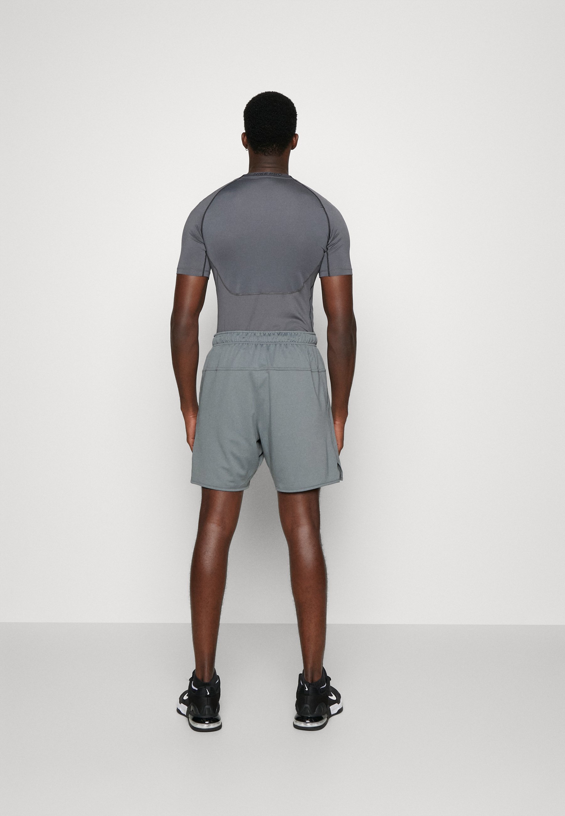 Nike Performance TOTALITY - Sports shorts - smoke grey/black