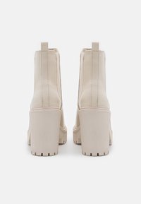 Madden Girl Kotníková obuv na vysokém podpatku - off-white