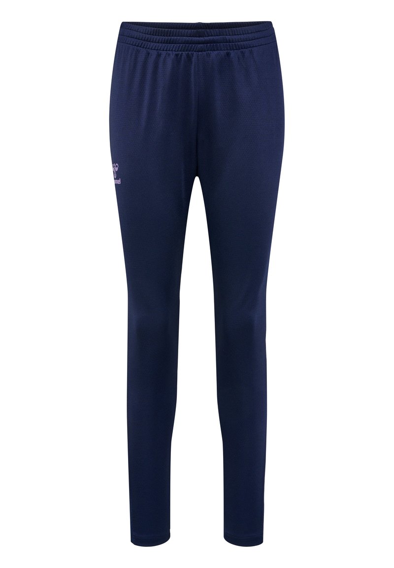 Granatowe spodnie sportowe z elastycznym paskiem w talii, zwężającymi się nogawkami i gładką teksturą; na lewej stronie znajduje się małe logo.