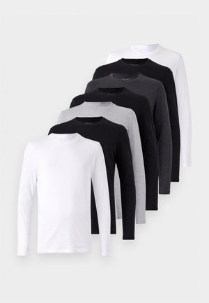 Conjunto de camisetas de manga larga en colores negro, blanco y gris. Material de algodón, diseño de cuello redondo, textura suave sin patrones ni acentos.