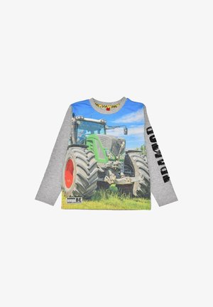 Langarmshirt mit einem farbigen Bild eines grünen Traktors auf der Vorderseite, grauen Ärmeln und einem schwarzen Aufdruck auf einer Seite.