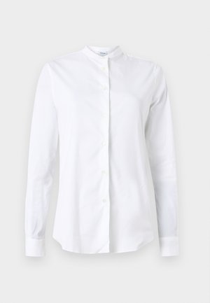Chemise blanche à manches longues avec un col mandarin, en tissu lisse, dotée d'une patte de boutonnage à l'avant et d'une coupe ajustée. Sans motifs ni accents.