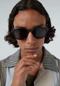 Komono MATTY - Solglasögon - black