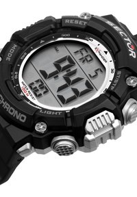 Orologio sportivo digitale con cassa e cinturino in plastica nera, dettagli in argento, grande display LCD, pulsanti e resistenza all'acqua fino a 100 metri.