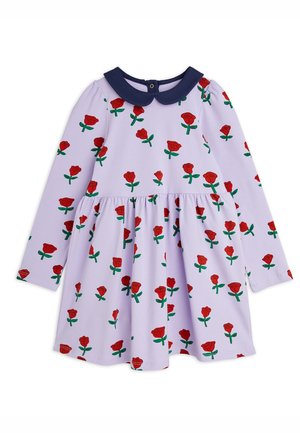 Długa sukienka z liliowym długim rękawem ozdobiona wzorami czerwonych róż, z granatowym kołnierzem, rozkloszowaną spódnicą i marszczonym pasem. Wykonana z miękkiego, elastycznego materiału.