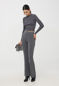 Terranova A ZAMPA ELASTICIZZATI - Pantaloni - grigio scuro