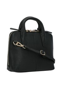 Borsa a mano in pelle nera con superficie testurizzata, doppi manici superiori e tracolla regolabile e removibile. Accenti in metallo color oro e chiusura con zip.