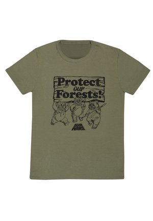 Oliven grøn t-shirt i bomuld med en sort grafik af tre Ewoks og teksten "Beskyt vores skove!" i midten.