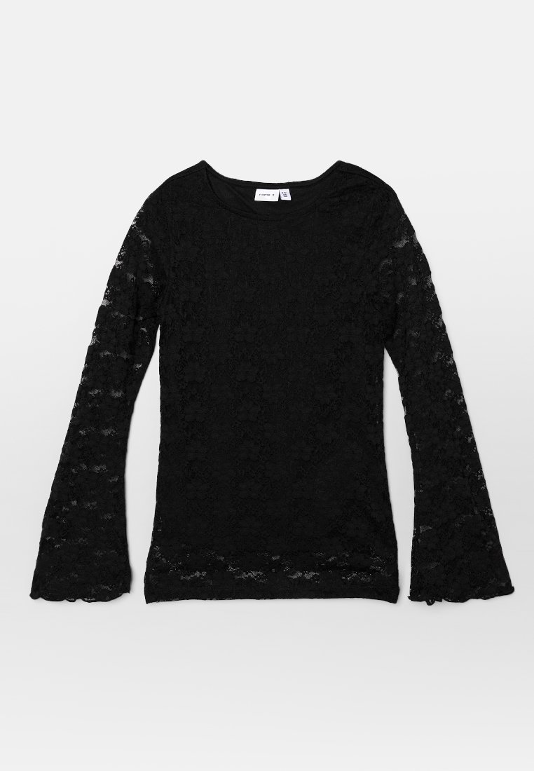 Haut noir à manches longues en dentelle, avec un col rond, des manches évasées, un motif floral texturé et une silhouette ajustée.
