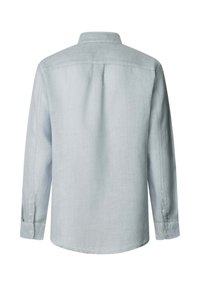 Svjetloplava košulja dugih rukava iz softverskog materijala. Ima ovratnik sa dugmetima na manžetama, glatke teksture i bez vidljivih uzoraka.