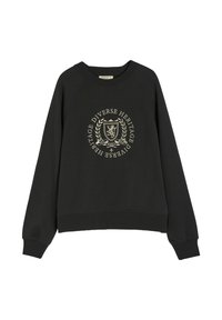 Czarny sweter z rękawami raglanowymi, z okrągłym złotym emblematem na przodzie, na którym widnieje napis "Różnorodne Dziedzictwo" w otoczeniu laurowego ornamentu.