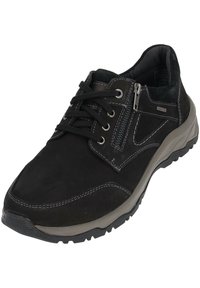 Schwarze Wildlederschuhe mit gepolsterter Sohle, runder Zehenpartie, Schnür- und Reißverschluss, verziert mit kontrastierenden weißen Nähten und strukturierten Akzenten.